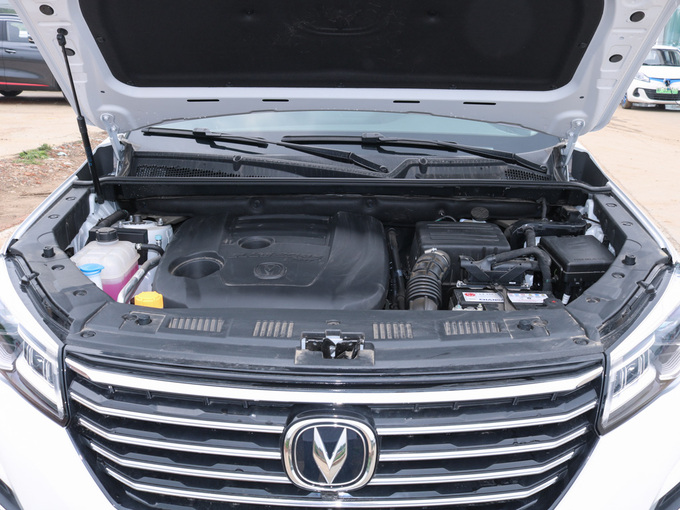 长安汽车  280T 手动精英型 发动机舱