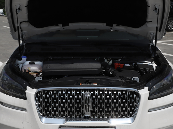 长安林肯 2.0T 发动机舱