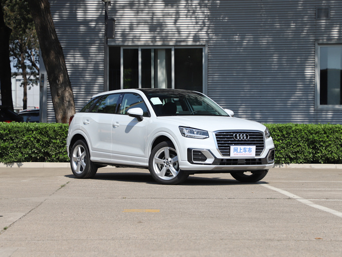 一汽奥迪  35TFSI 右前正45度