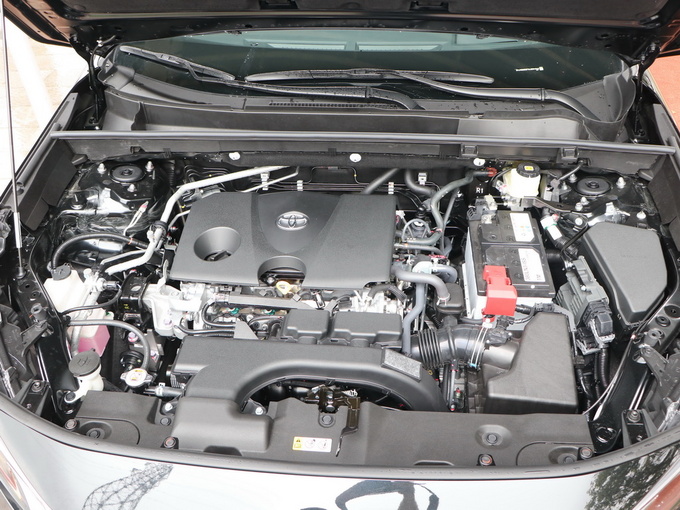 广汽丰田  2.0L 发动机舱