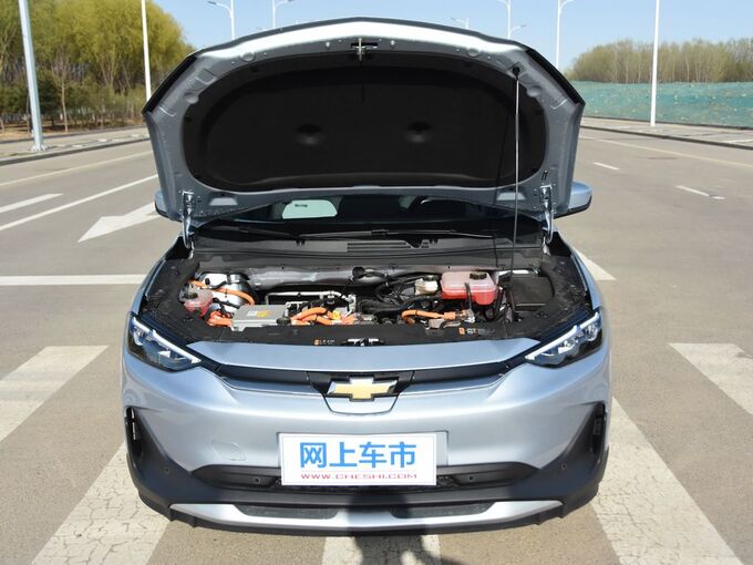 雪佛兰   发动机舱