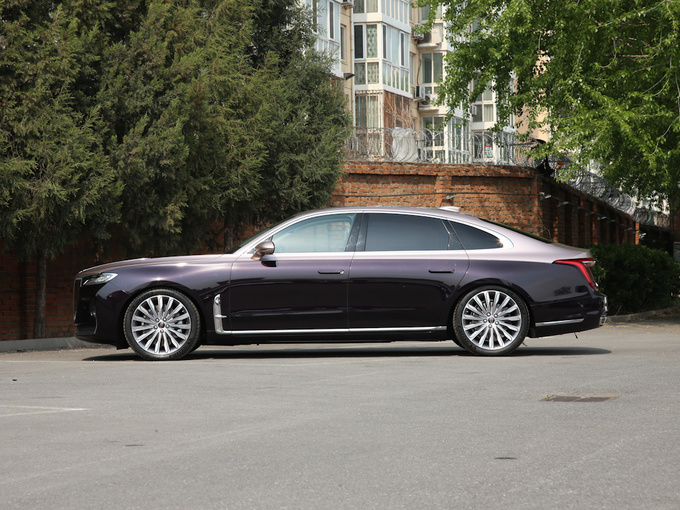 一汽红旗 3.0T 正左侧