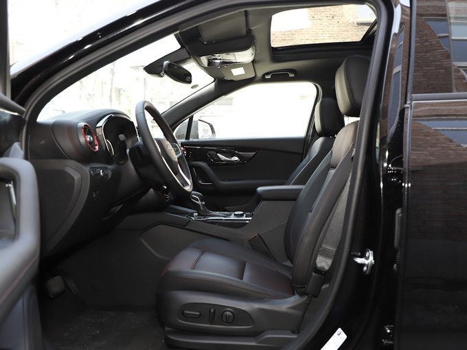 雪佛兰 RS 650T 前排空间