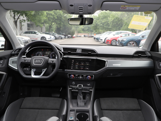 一汽奥迪  45 TFSI quattro 大中控全景