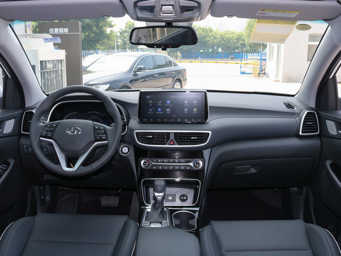 北京现代 280TGDi 双离合两驱智联版 大中控全景