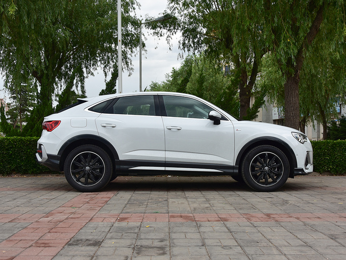 一汽奥迪  Sportback 45 TFSI quattro 正右侧
