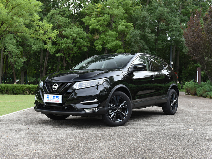 东风日产  2.0L 左前正45度