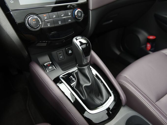 东风日产 2.0L 换挡杆