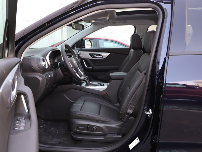 雪佛兰（国产）  650T 前排空间