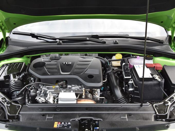 名爵  1.5T 发动机舱