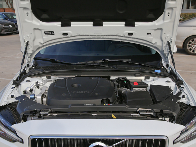 沃尔沃亚太  T4 发动机舱