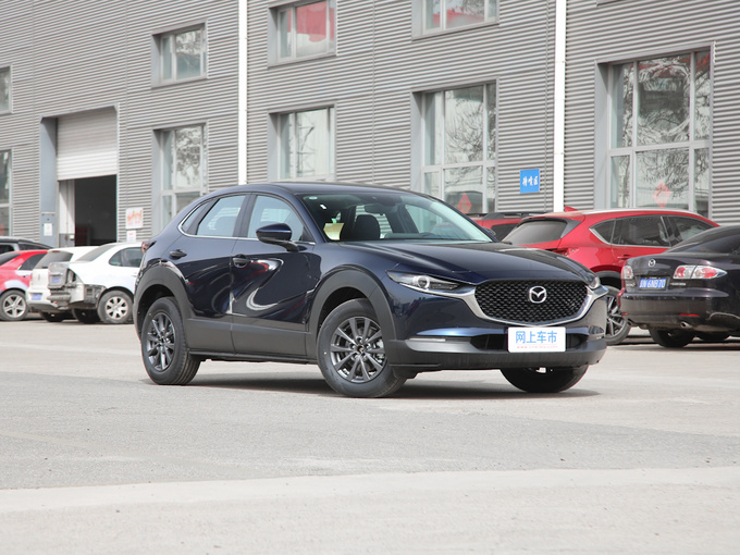 长安马自达  2.0L 右前正45度