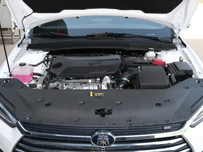 比亚迪  超越版 1.5TI 发动机舱