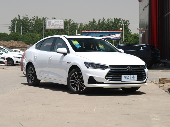 比亚迪  超越版 1.5TI 右前正45度