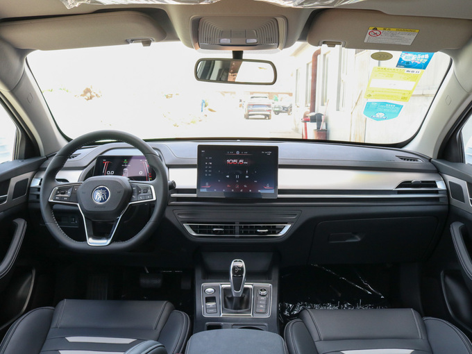 比亚迪  超越版 1.5TI 大中控全景