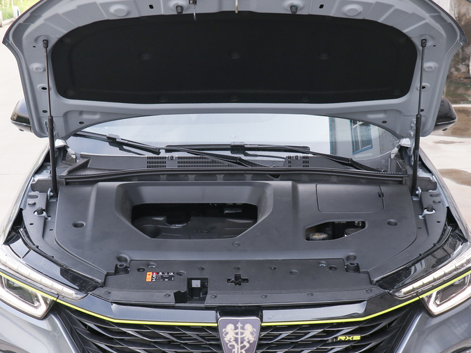 上汽荣威  300TGI 发动机舱