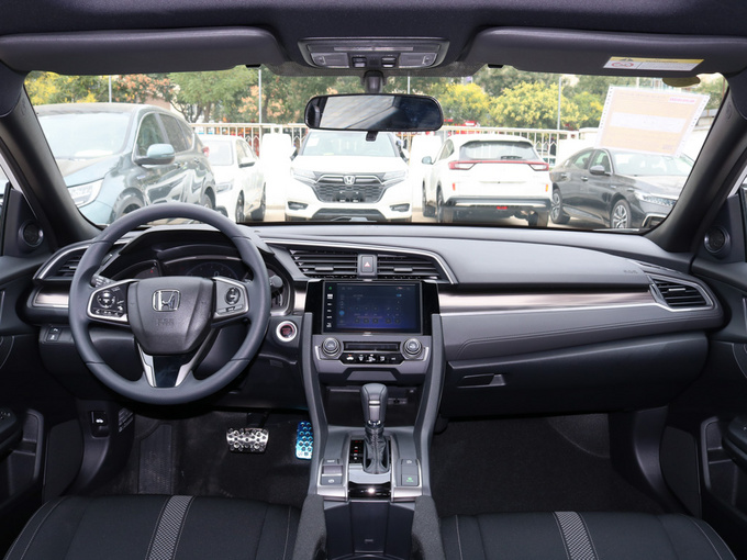 东风本田  HATCHBACK 220TURBO 大中控全景