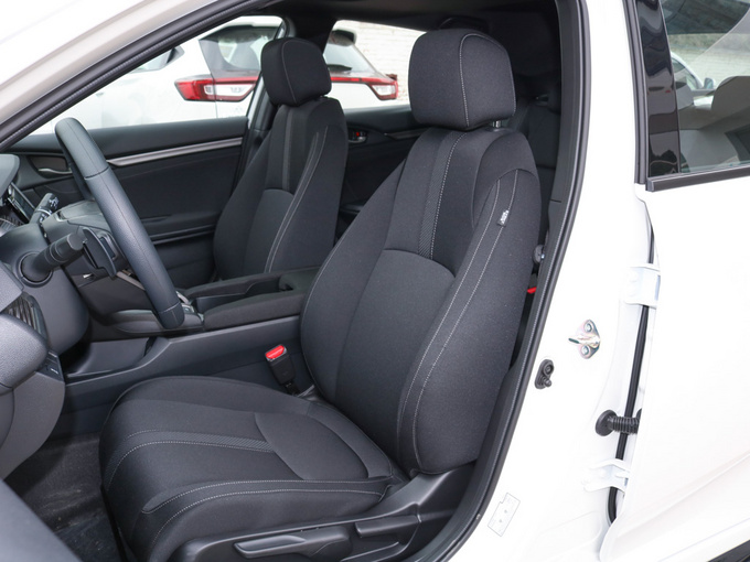 东风本田  HATCHBACK 220TURBO 前排座椅