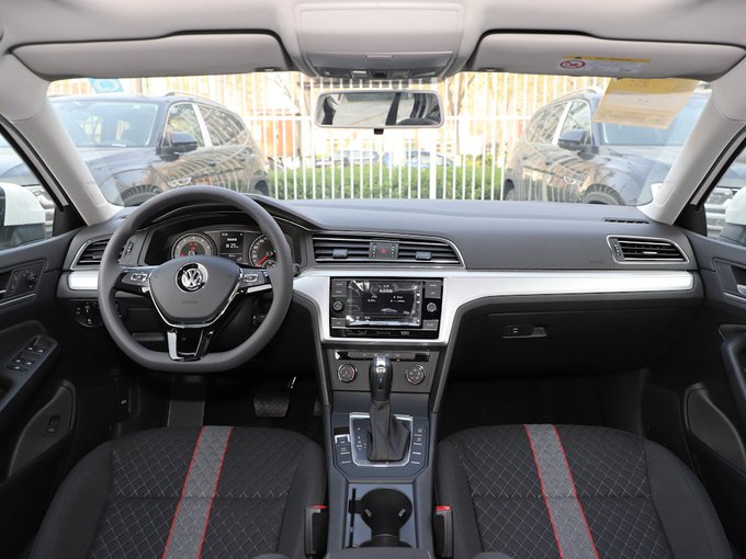 上汽大众  230TSI 大中控全景