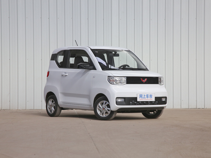 上汽通用五菱   右前正45度