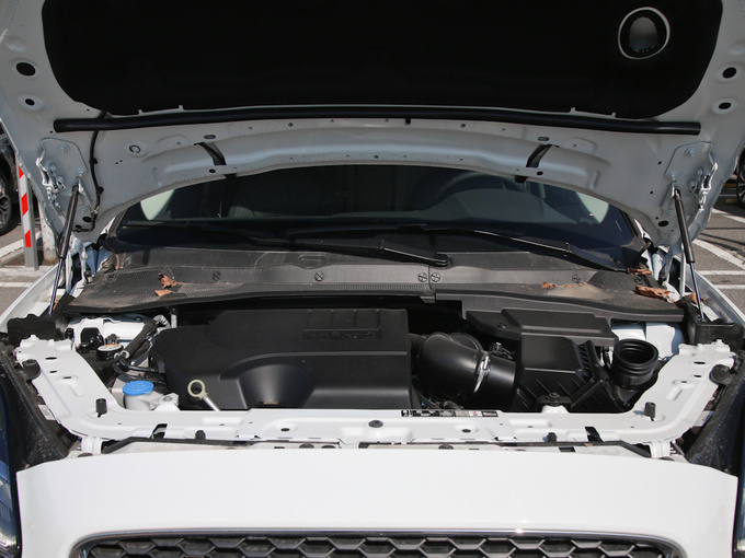 奇瑞捷豹路虎  P200 S 發動機艙