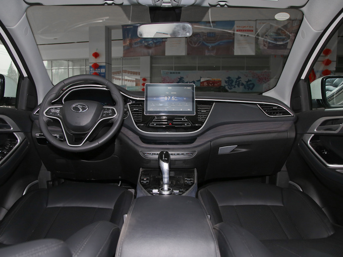 东南汽车  星跃 1.5T 大中控全景