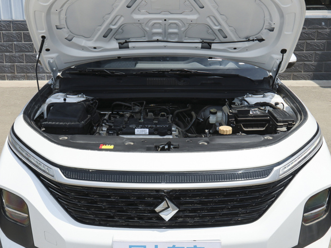 上汽通用五菱  1.5L 发动机舱