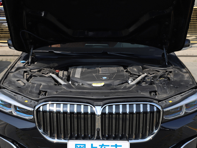 宝马(进口)  改款 740Li xDrive 行政型 发动机舱