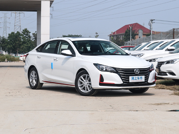 长安汽车  蓝鲸版 1.5T 右前正45度