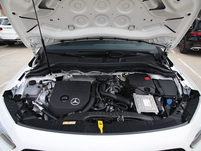 北京奔驰  GLA 发动机舱