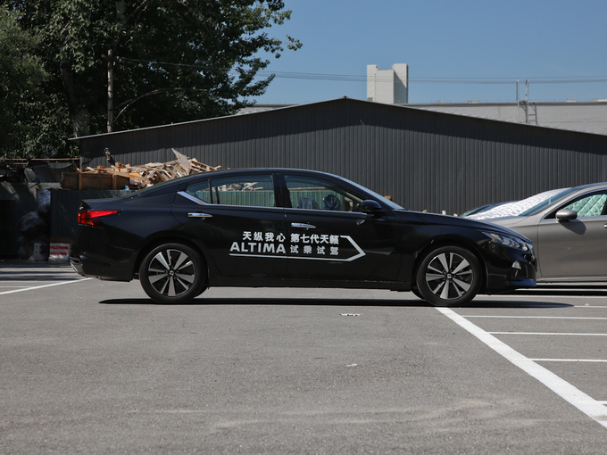 东风日产 改款 2.0T XL Upper AD1 正右侧