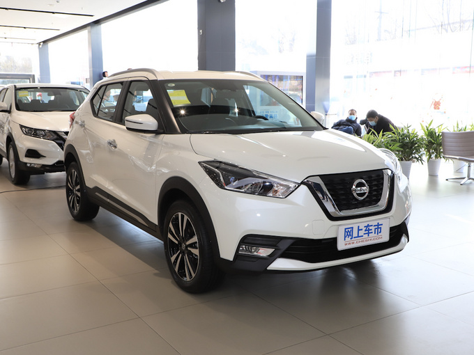 东风日产  1.5L XV 右前正45度