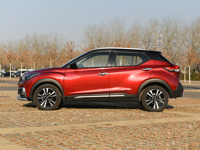 东风日产  1.5L XV TOP 正左侧