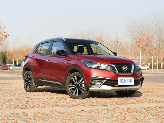 东风日产  1.5L XV TOP 右前正45度