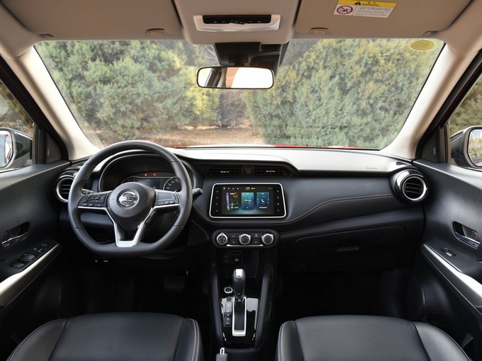 东风日产  1.5L XV TOP 大中控全景