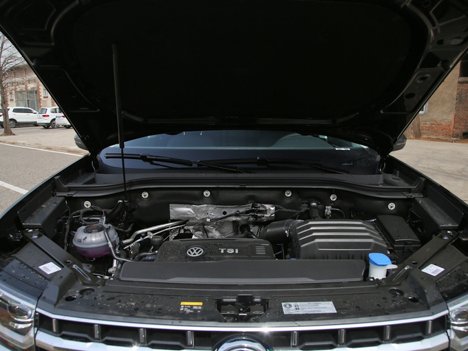 上汽大众  改款 330TSI 发动机舱