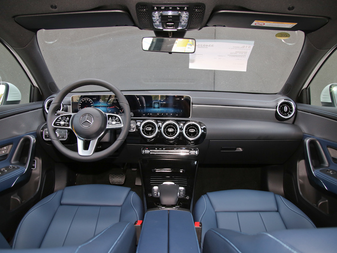 北京奔驰  再改款 A 180 L 大中控全景