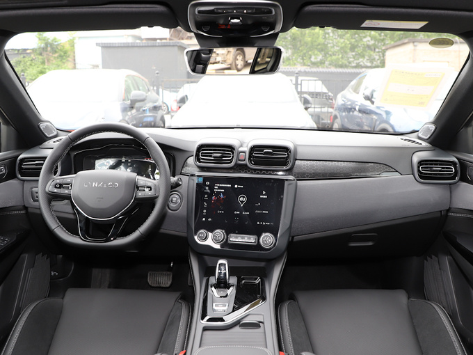 领克  1.5T DCT两驱劲 大中控全景