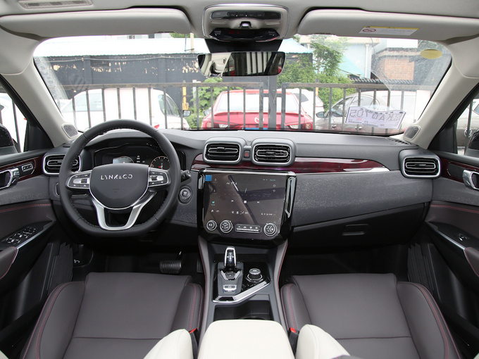 领克  2.0T 自动两驱耀 大中控全景