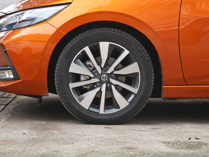 东风日产  1.6L TOP 左前轮