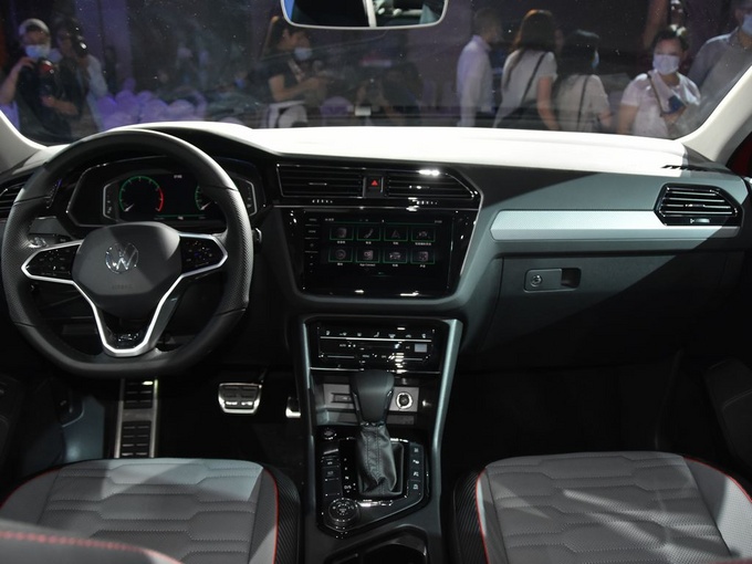 上汽大众  330TSI 大中控全景