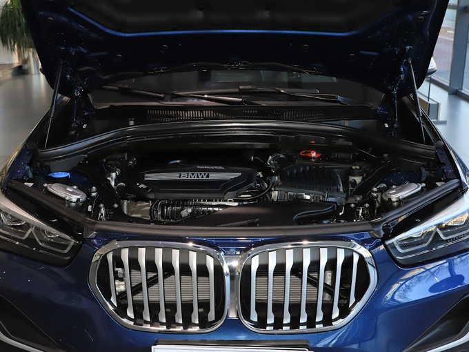 华晨宝马  sDrive20Li 发动机舱