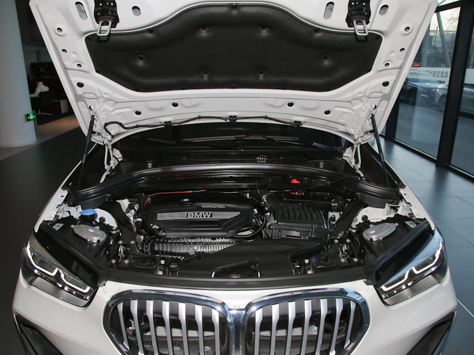 华晨宝马  xDrive25Li 发动机舱