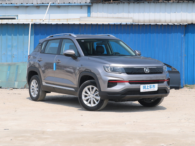 长安汽车  荣耀百万版 1.6L 右前正45度