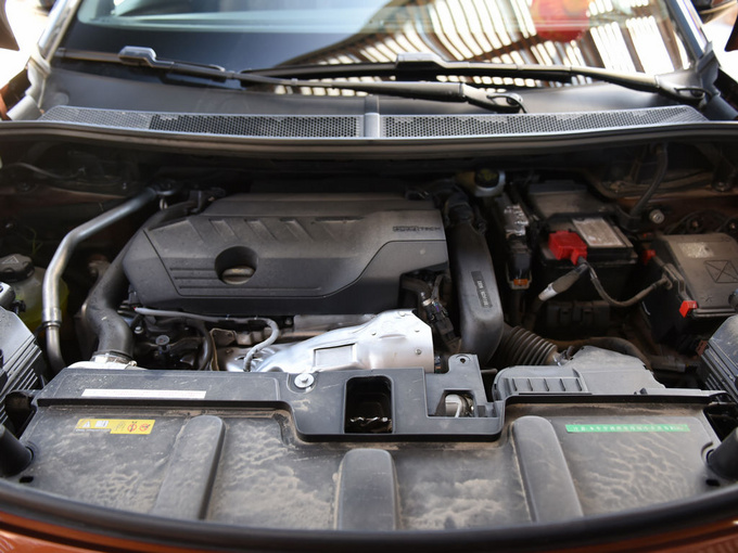 东风标致  1.8T基本型 发动机舱