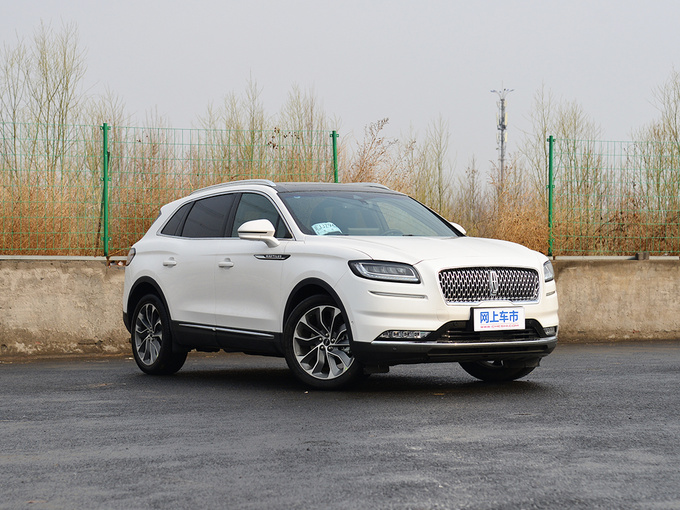 长安林肯  2.0T 右前正45度