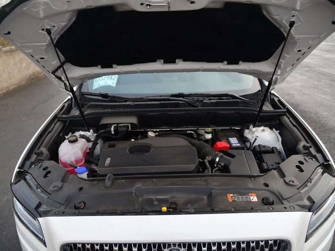 长安林肯  2.0T 发动机舱