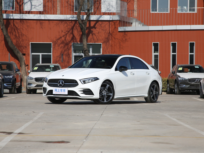北京奔驰  A 220 L 4MATIC 运动轿车 左前正45度
