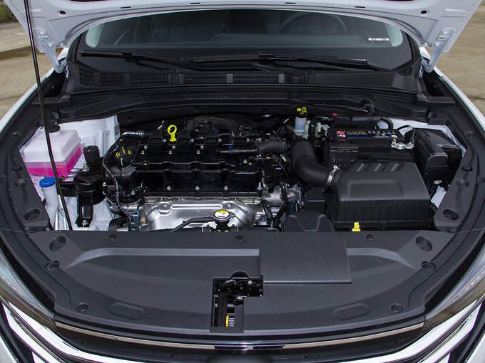 长安汽车  逸动PLUS 1.6L GDI 发动机舱