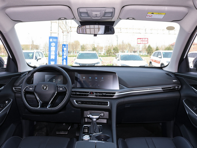 长安汽车  1.5T 大中控全景